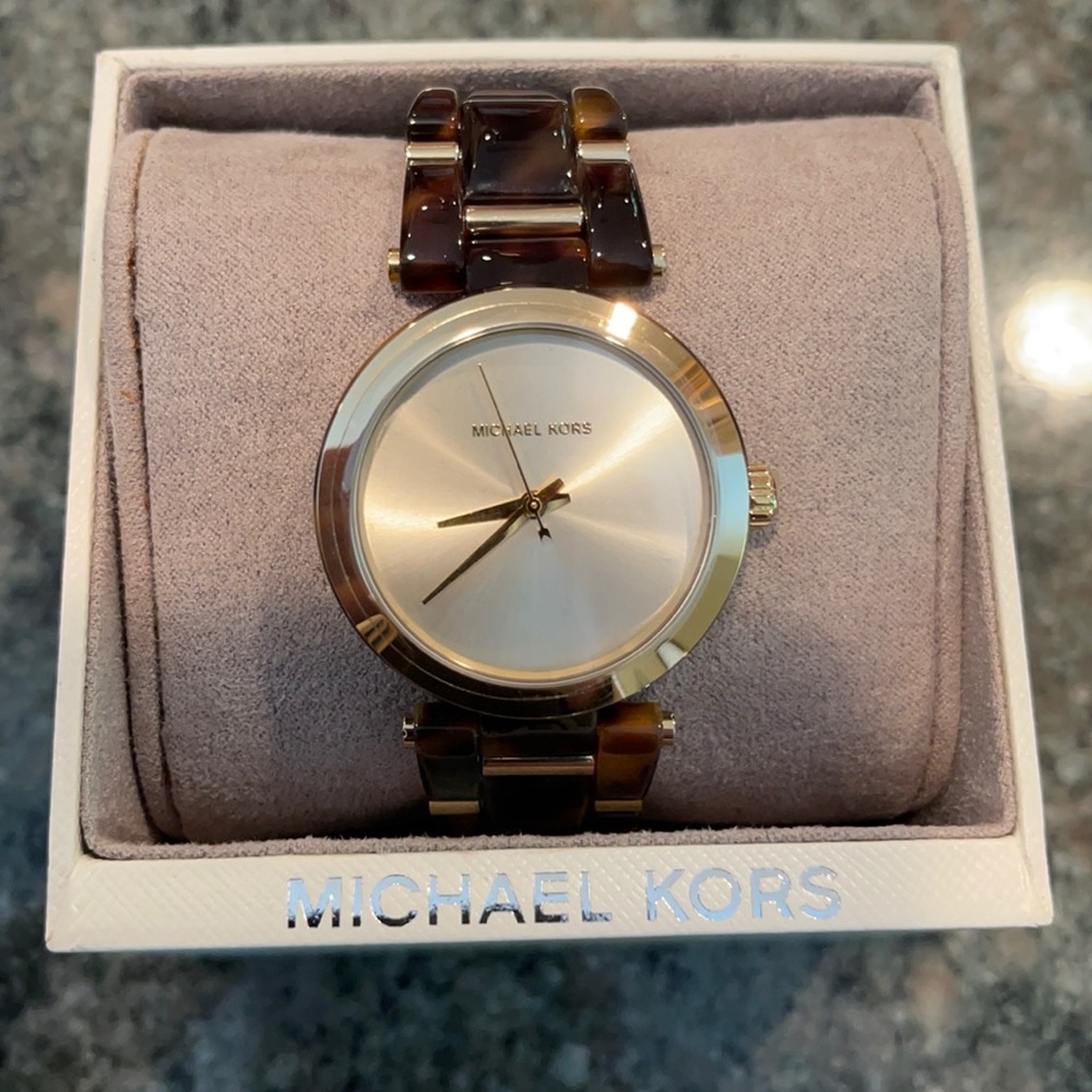 Michael Kors tortoise way he NWT